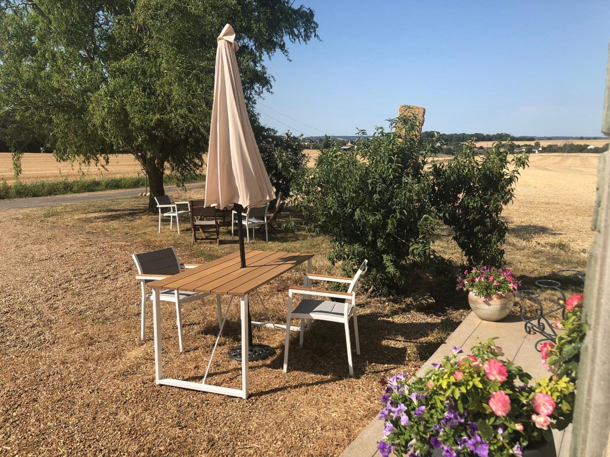 Gite Confort Au Coeur De La Vallee Du Loir : 4 Ch, Jardin, Fibre, Bbq, Proche Chateau - Fr-1-410-274 Ruille-Sur-Loir Luaran gambar